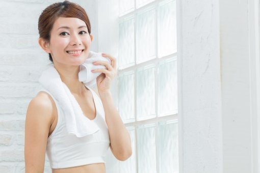 汗を拭く